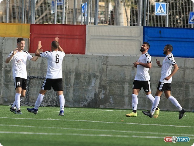 שחקני זלפה חוגגים את הראשון (דאפר מחאמיד)